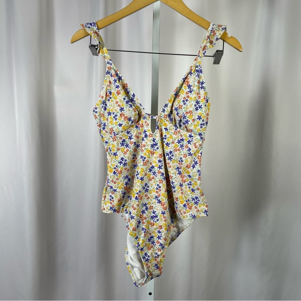 Shade & Shore Medium Floral One Piece Swimsuit Ruffle Feminine Daisy Pastel